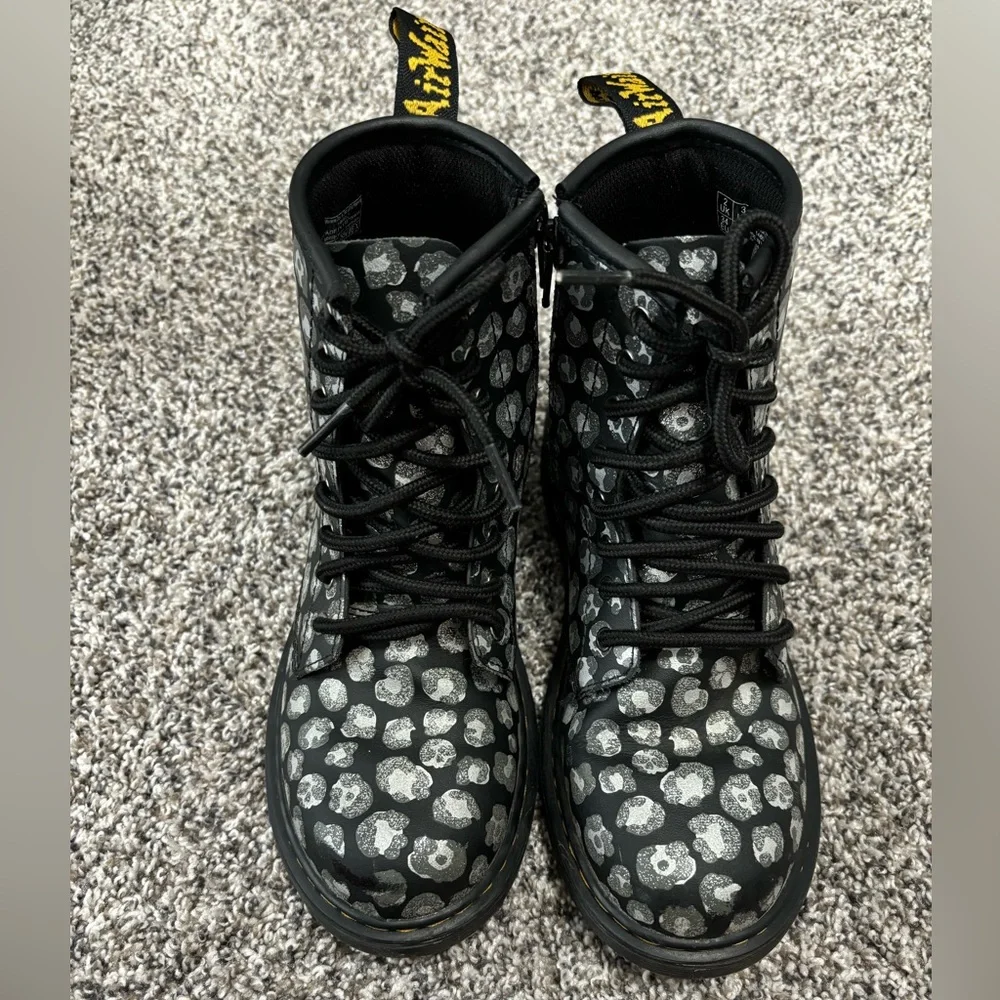 Doc Martens JUNIOR LEOPARD HYDRO LEATHER LACE UP BOOTS